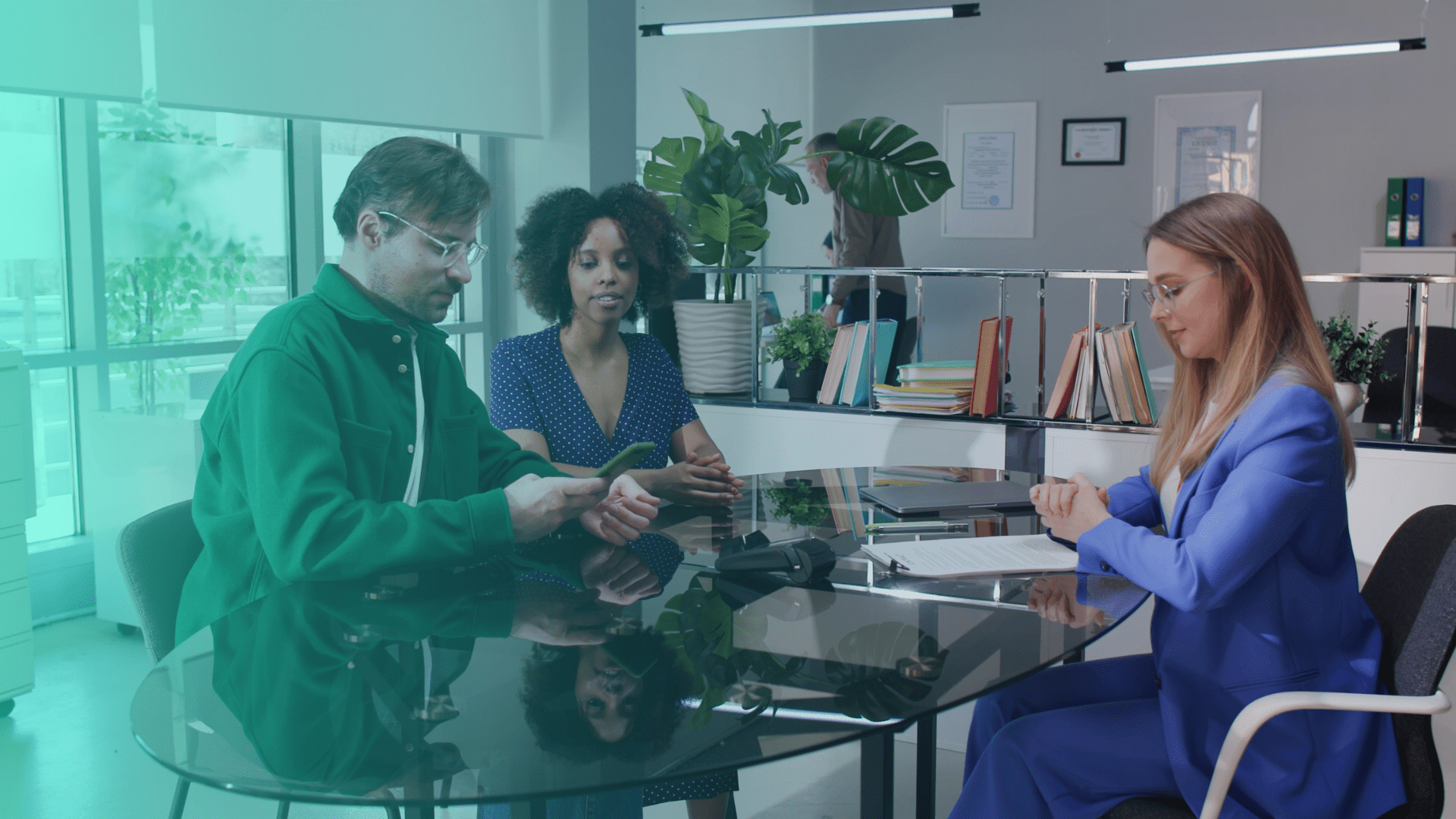 Équipe RH en réunion stratégique au Canada pour repenser l’architecture RH, la rétention des talents et la croissance de l’entreprise